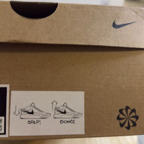 NEW- Nike Kyrie 8- Go GS Boys Shoes- Youth 7 (women’s 8.5) - Picture 9 of 9